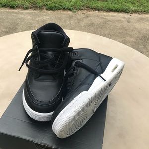 RETRO JORDANS GREAT CONDITION